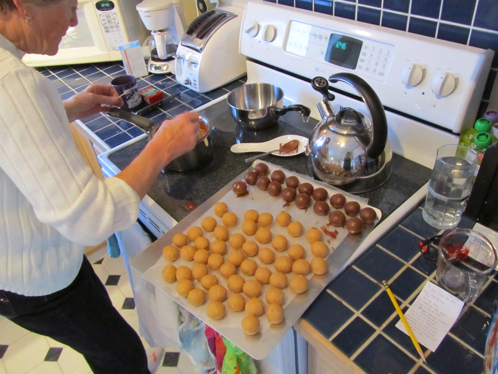 Mom makes the cookies, 2013